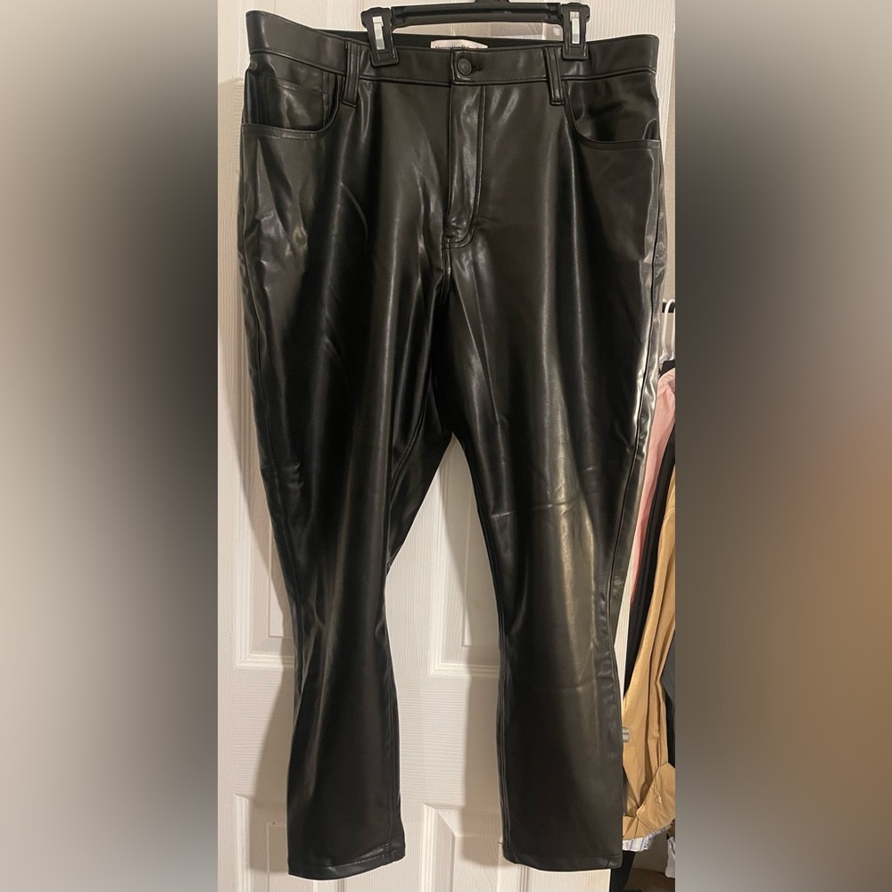 Abercrombie & Fitch The Skinny High Rise Vegan Leather pant size 33/16Short NWOT